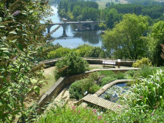 Domaine De La Vitrolle Hotel Limeuil Exterior photo